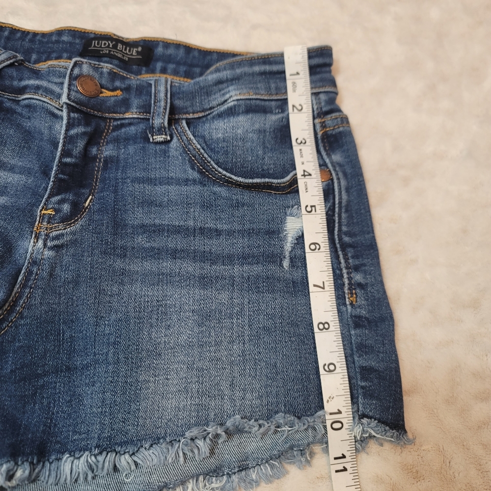 Judy Blue Women's Shorts Size 1/25 Medium Wash Denim - Picture 12 of 14